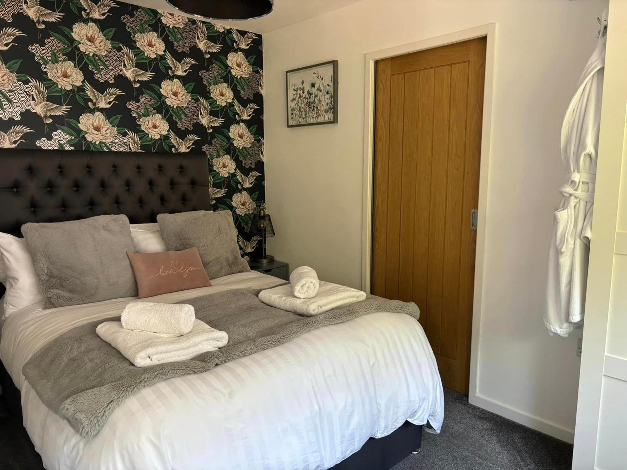 Secret Gem 1 Bed Garden Flat Private Luxury Hot Tub Apartment Bournemouth Luaran gambar