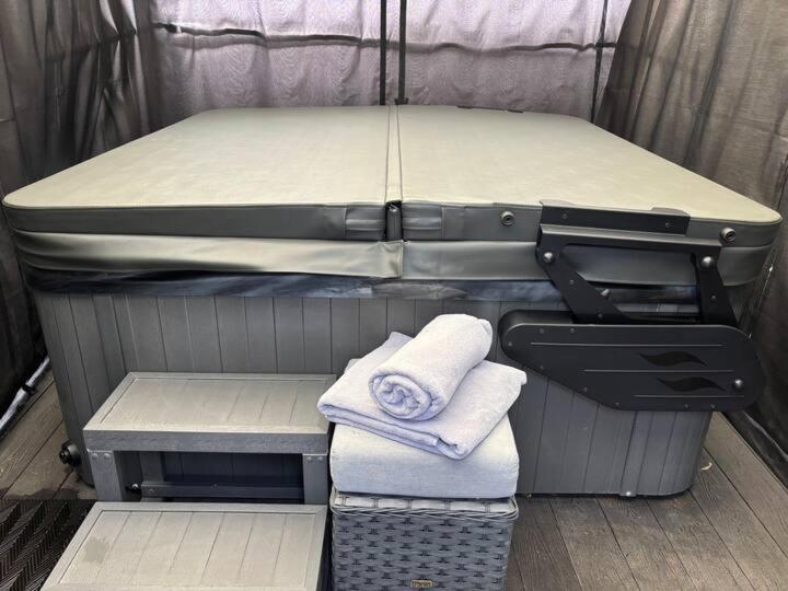 Secret Gem 1 Bed Garden Flat Private Luxury Hot Tub Apartment Bournemouth Luaran gambar
