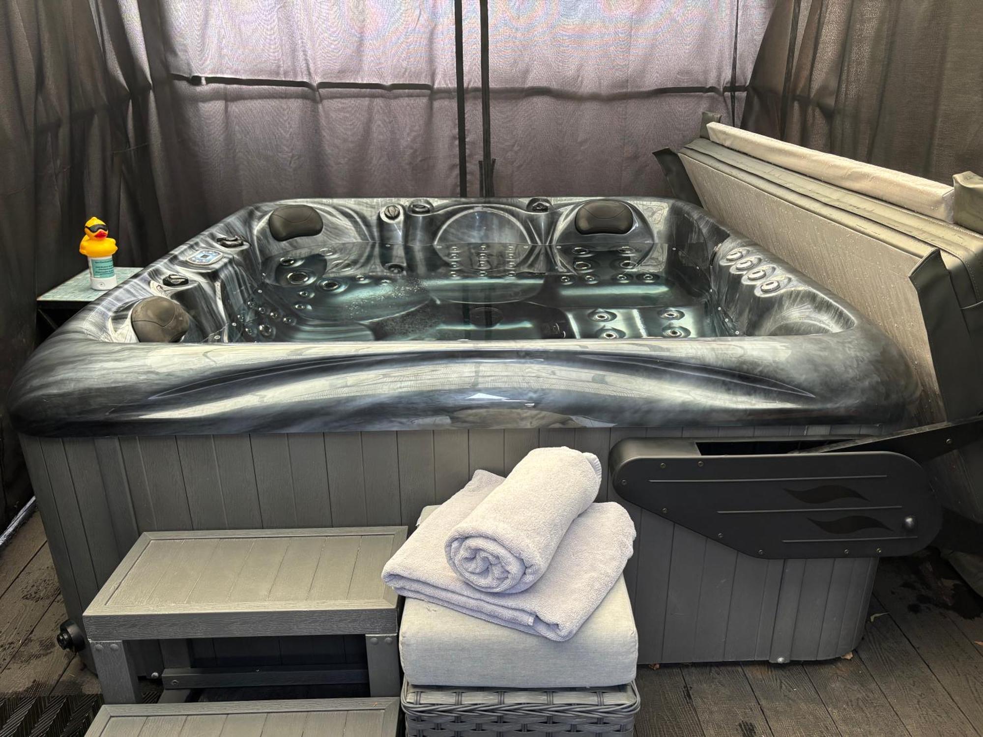 Secret Gem 1 Bed Garden Flat Private Luxury Hot Tub Apartment Bournemouth Luaran gambar