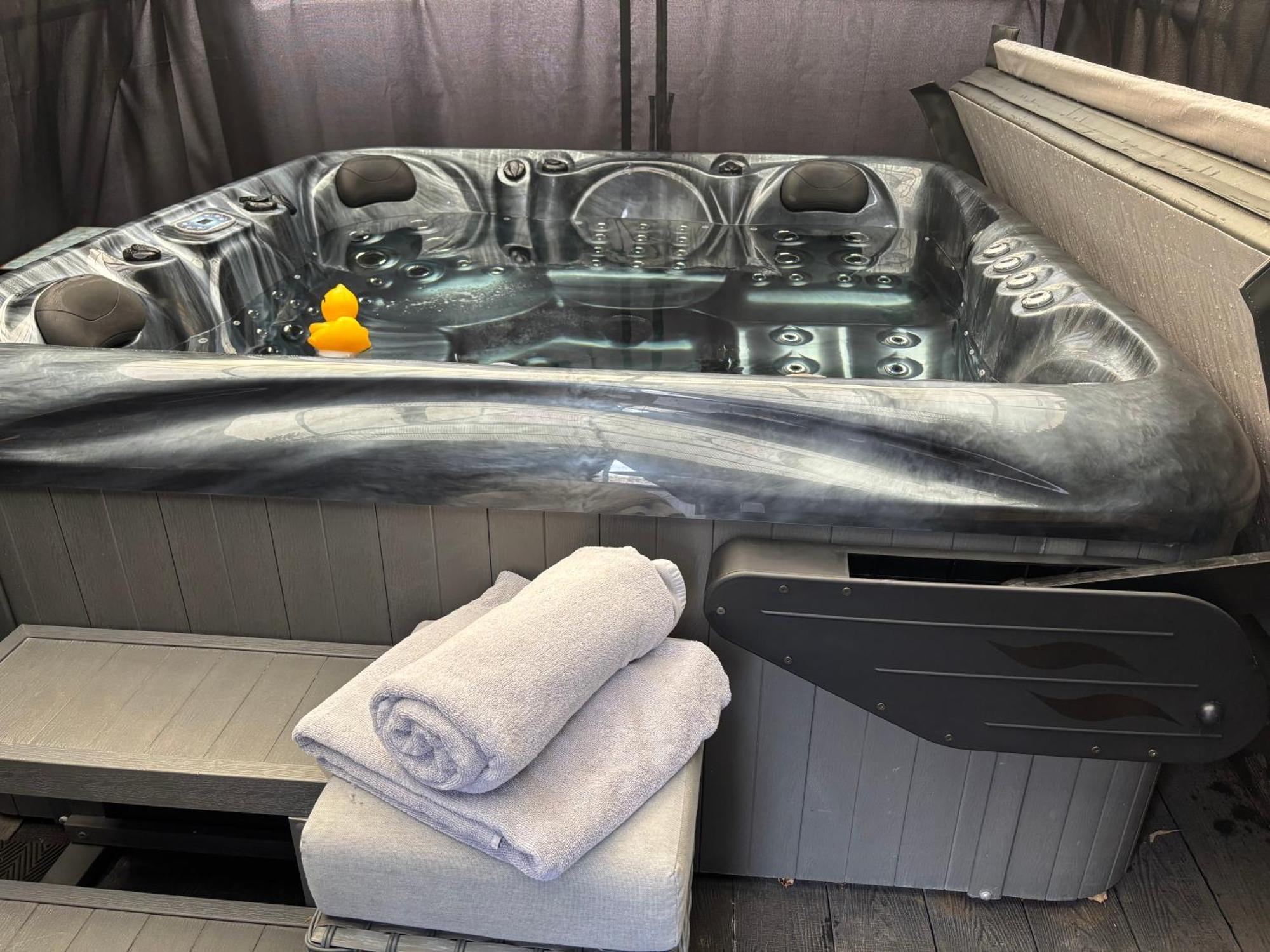 Secret Gem 1 Bed Garden Flat Private Luxury Hot Tub Apartment Bournemouth Luaran gambar